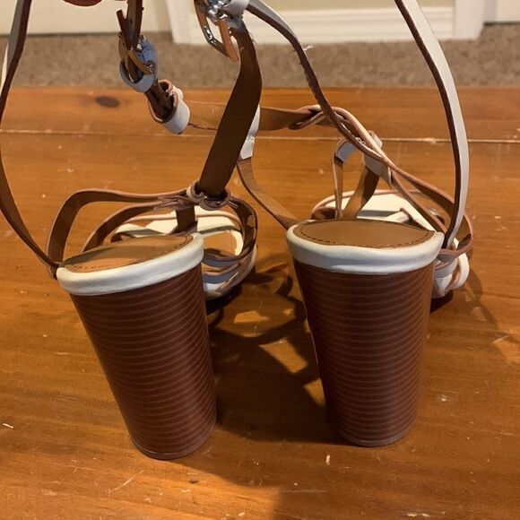 Cato ladies dress shoes. 4inch heal, worn once,size 6 - Picture 3 of 8